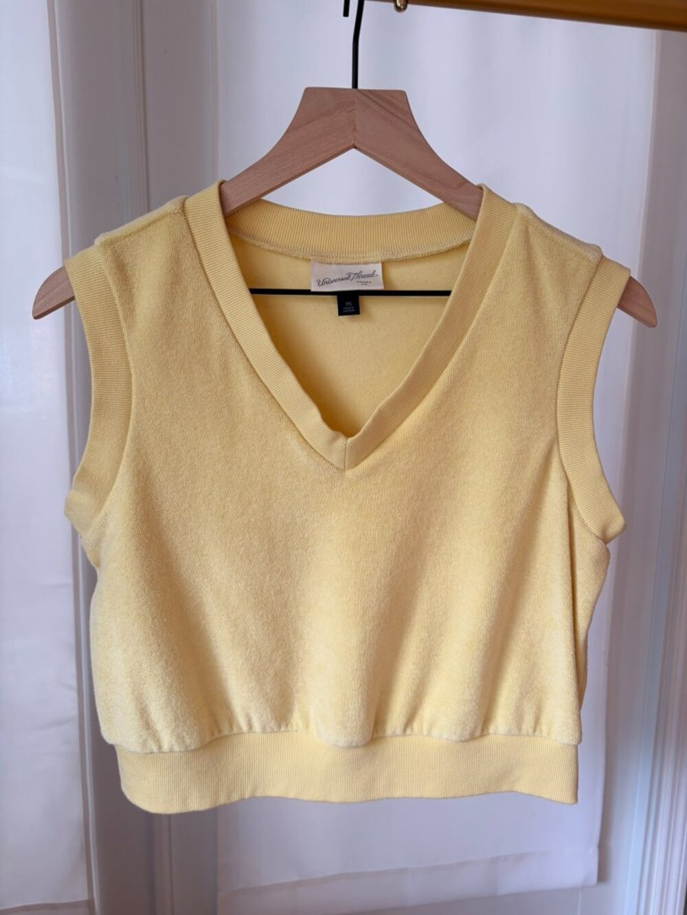 Universal Thread Yellow Terry Cloth Cropped V-Neck Sweater Vest Women’s XS